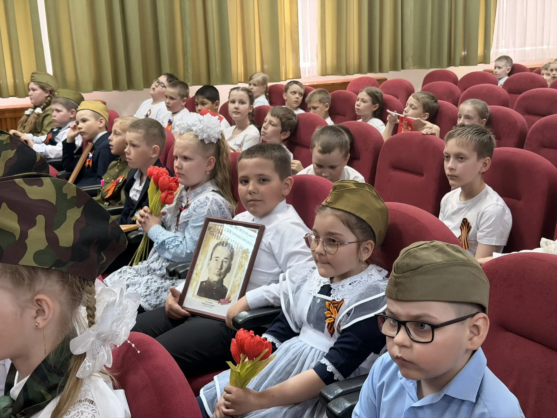 🎭 В нашей школе прошёл патриотический конкурс детского творчества «Наследники великой Победы»!  В эт