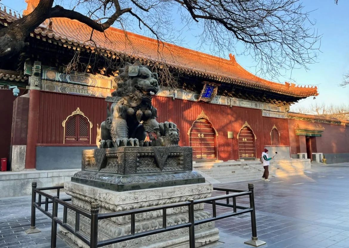 Храм Юнхэгун в Пекине, Китай 🇨🇳  🔹 Юнхэгун - тибетский буддийский храмовый комплекс, построенный в 1
