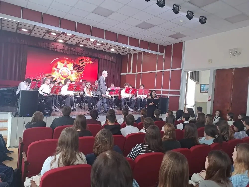 🇷🇺 СЛАВИМ РОДИНУ СВОЮ! 🇷🇺  🗓️Сегодня, 26 марта, обучающиеся МБОУ СОШ №17 г. Азова стали участниками 