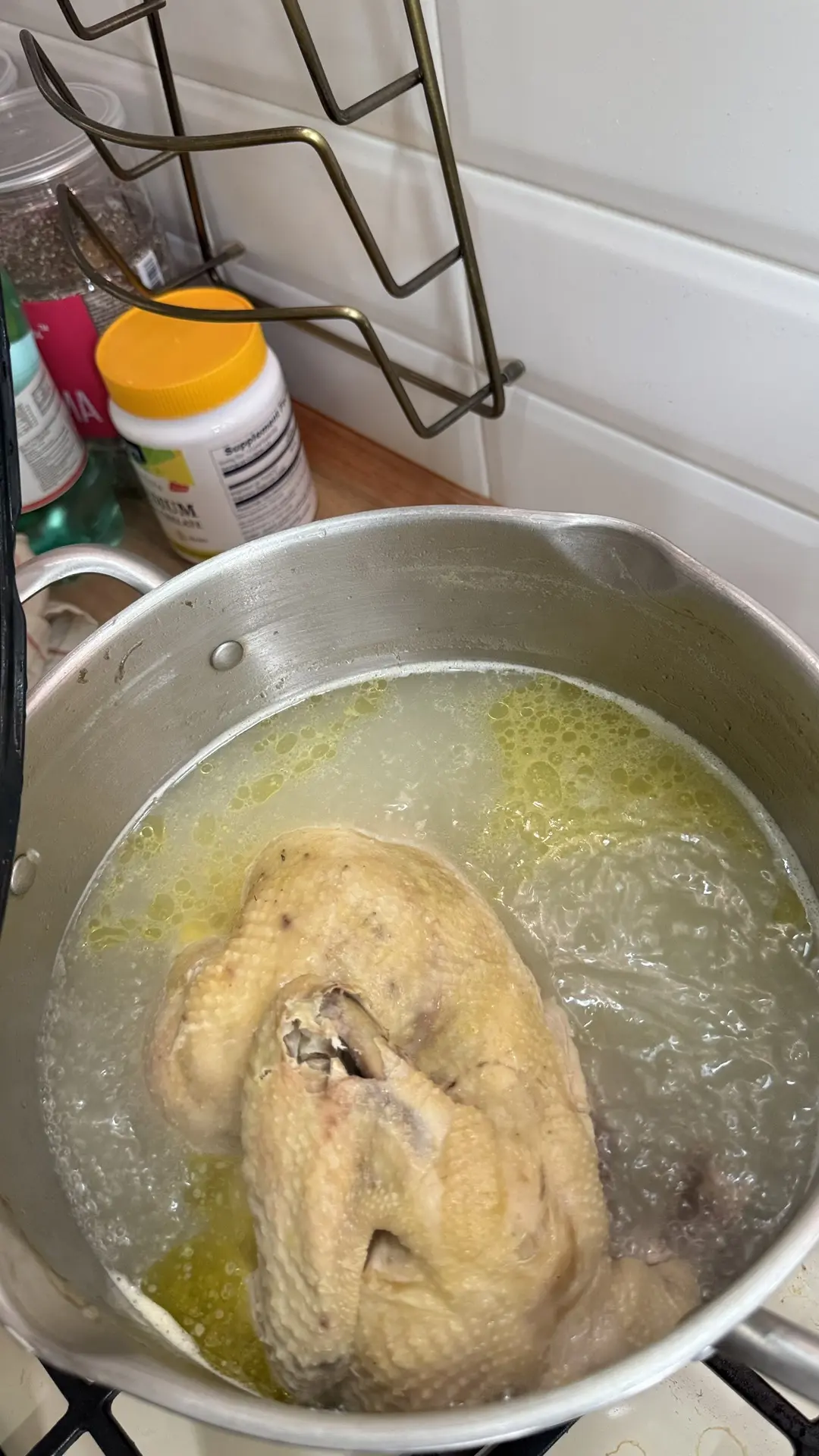Сходила в Мясную Кухню за домашней курицей, буду варить бульон.