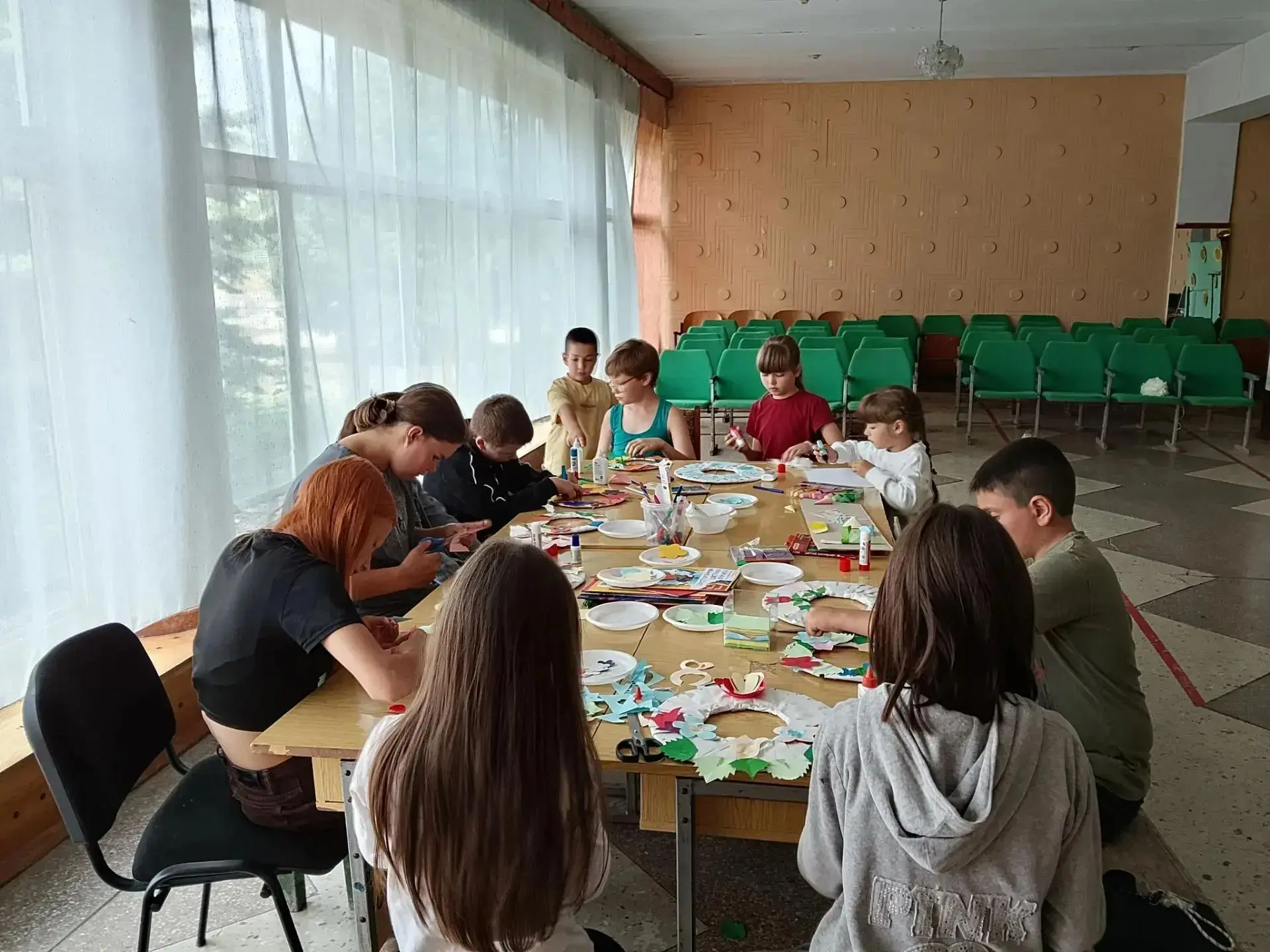 В Петровской сельской библиотеке совместно с Домом культуры прошло очередное занятие кружка «Умелые 