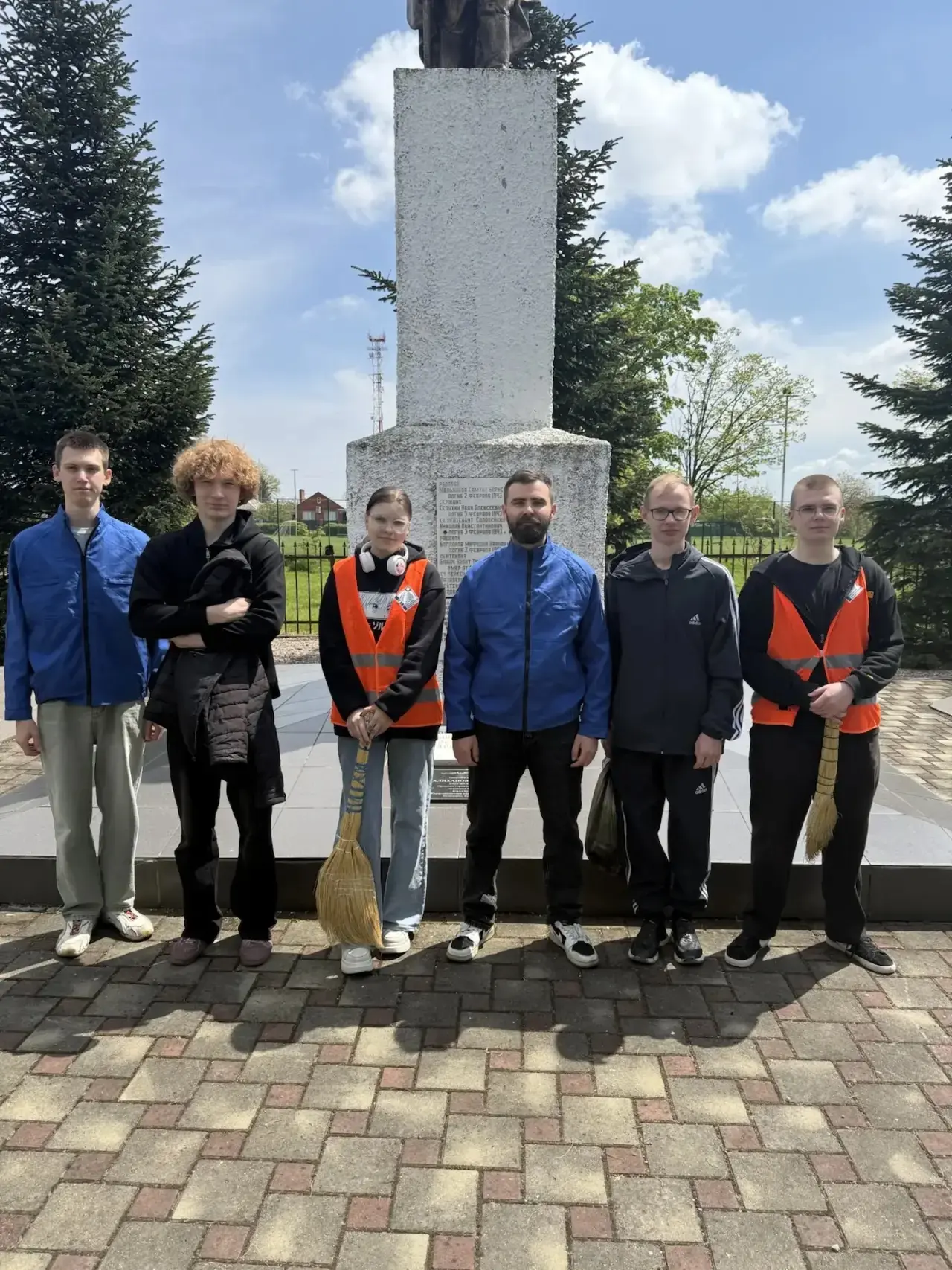 🌺 В преддверии Великого праздника 9 мая студенты-волонтёры Кореновского техникума вместе с отделом п