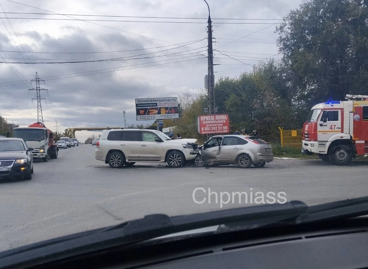 На объездной дороге (перекресток у КПД ) в обеденное время произошло ДТП .