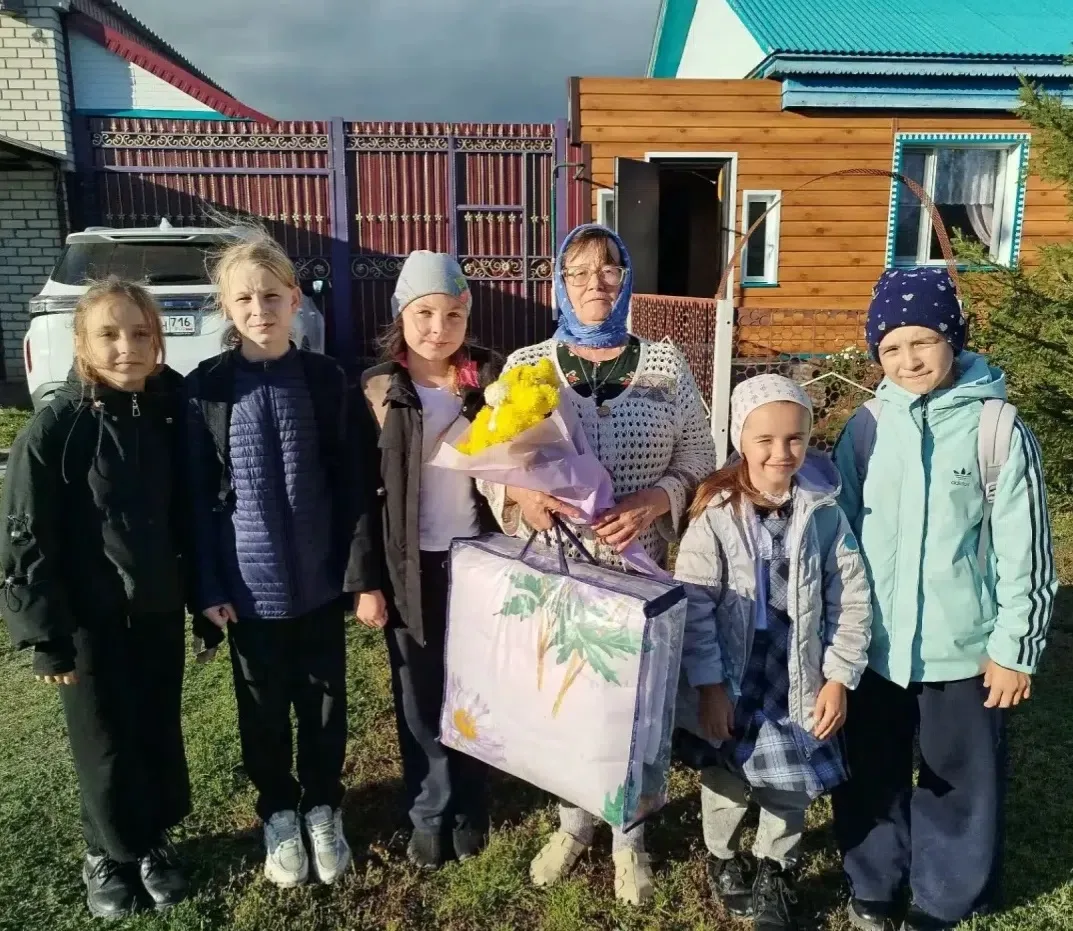 👵🏻🧓 Сегодня, 1 октября 2026 года, лицеисты поздравили ветеранов педагогического труд...