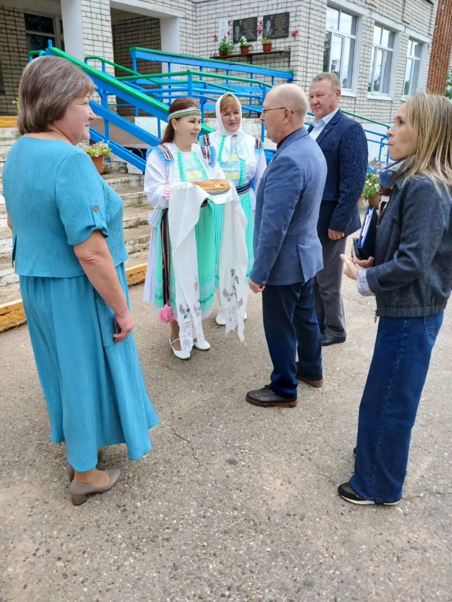 🎓 Важный визит: наша школа готова к новому учебному году!