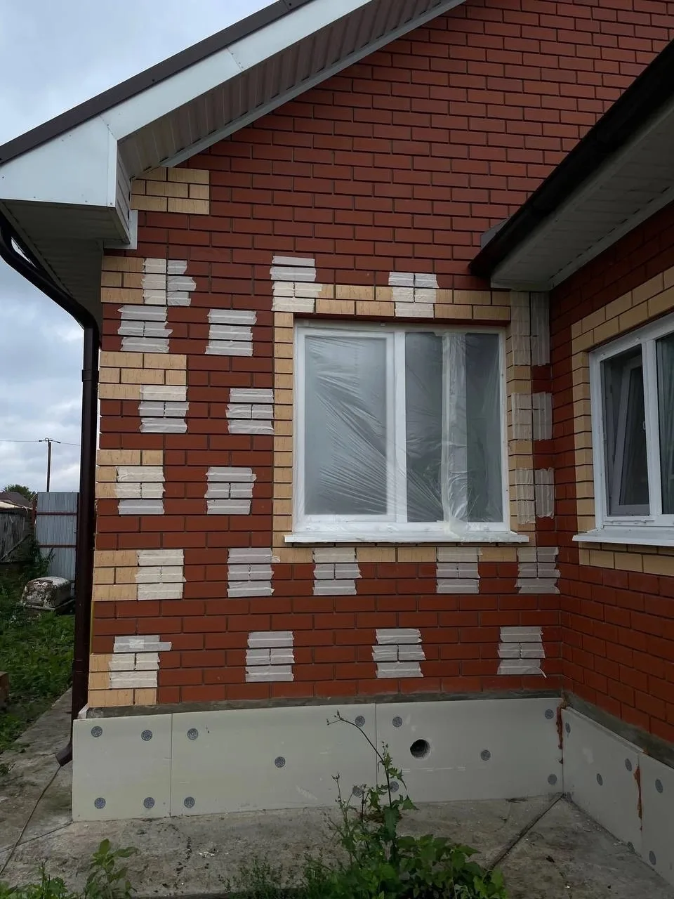 Утепление дома методом заливки пенополиуретановой пены за облицовочный кирпич в Республика Мордовия
