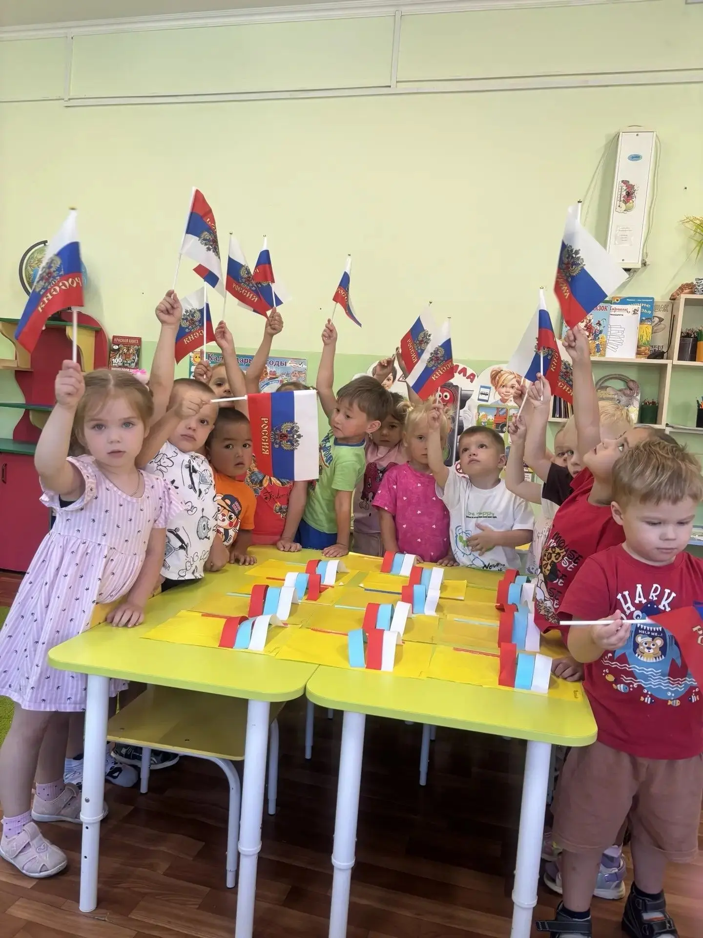 🇷🇺 В преддверии Дня Государственного флага Российской Федерации наш детский сад погру...