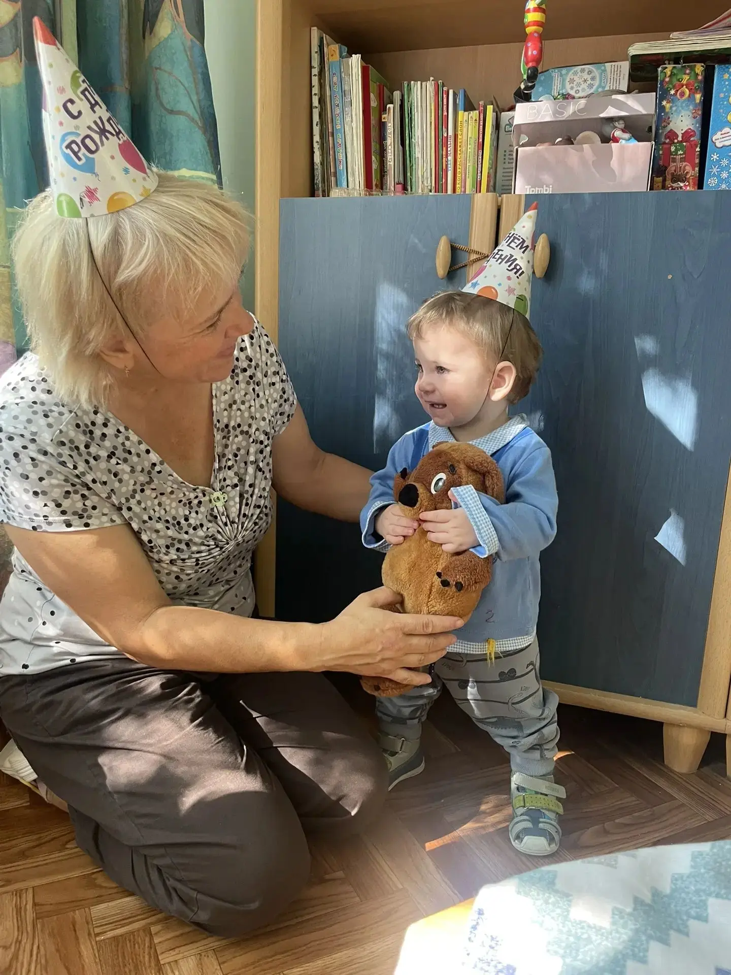 Сегодня этому малышу исполнился один годик. В этот особенный день он улыбается не тольк...