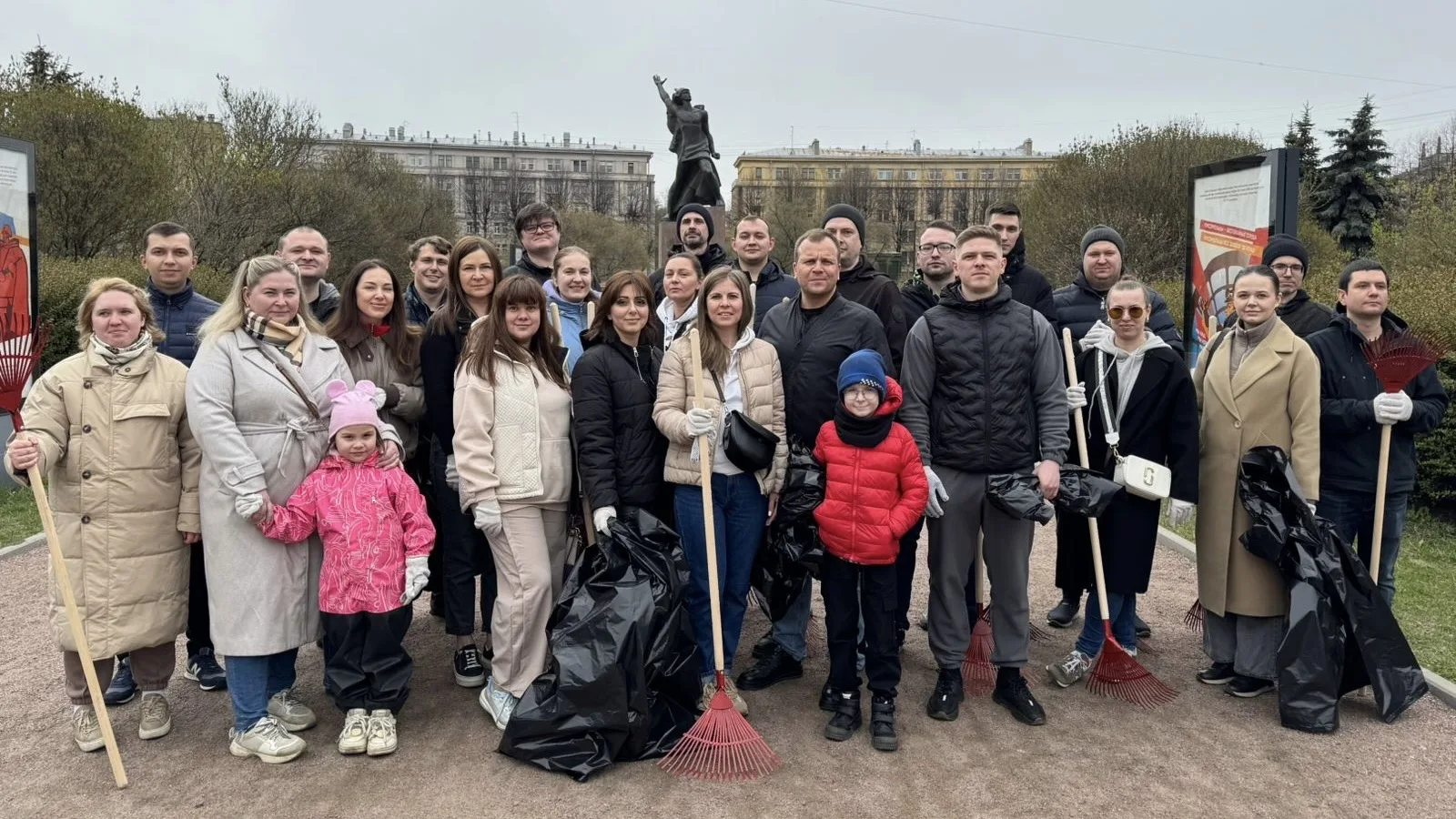 Коллективы всех районных и специализированных прокуратур привели в порядок участки, прилегающие к их