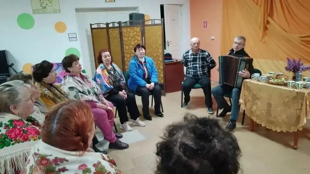 🪗« В песне - сила, красота, душа народа» - так называлась программа, которая прошла в  парковом  пом