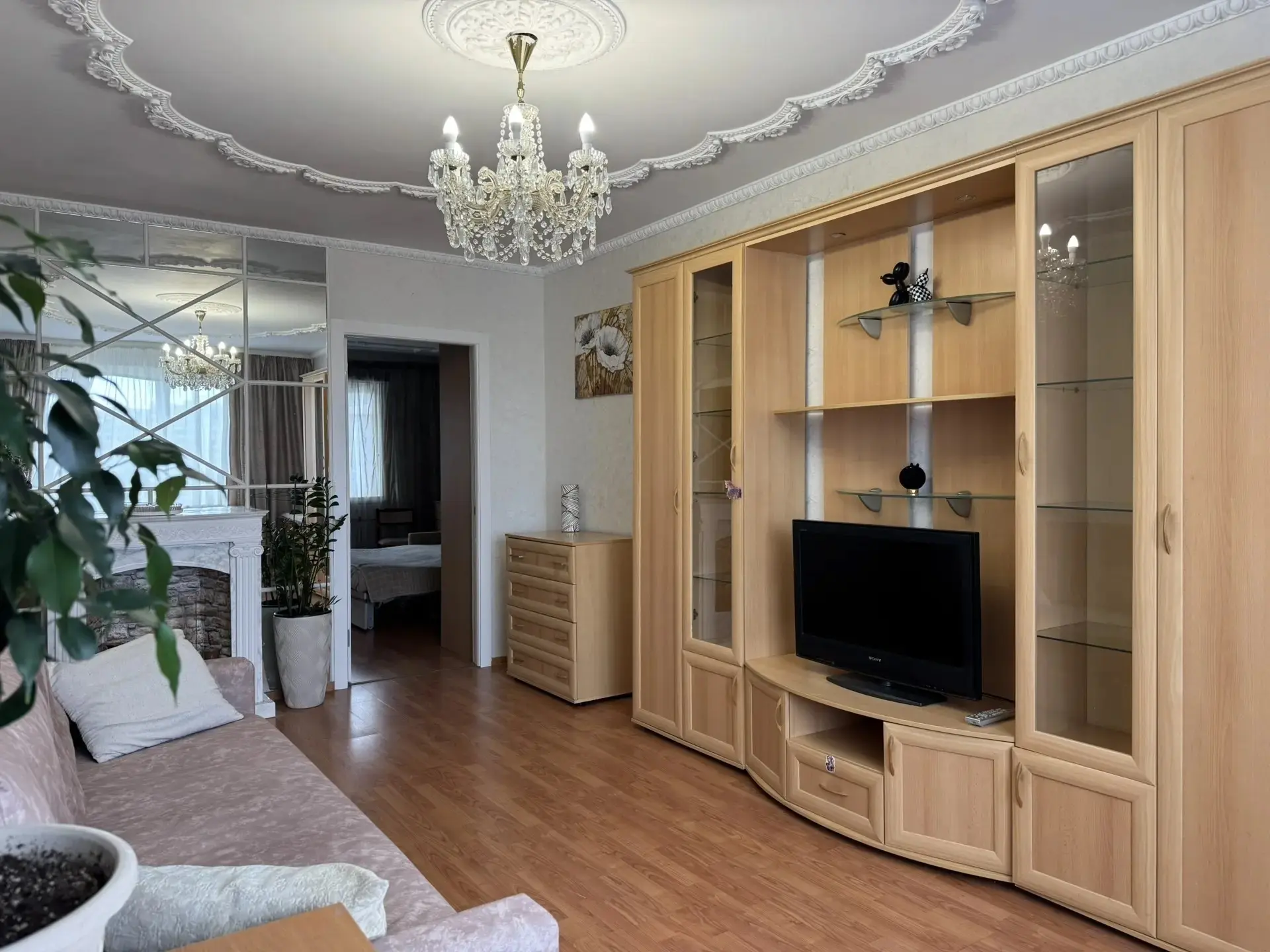 Добрый день! Сдам две смежные комнаты 18 кв.м. и 14 кв.м. в трехкомнатной квартире. 10-...