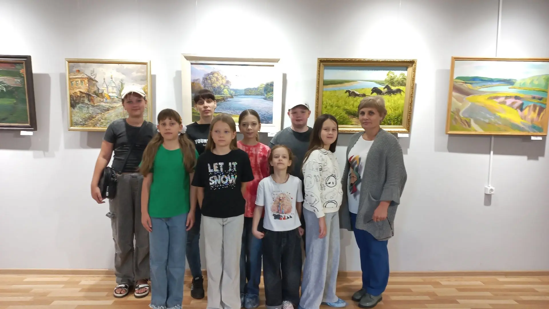 🎨 Неделя в картинной галерее: студия живописи «Арт-Мотив» на пленэре в Урюпинске