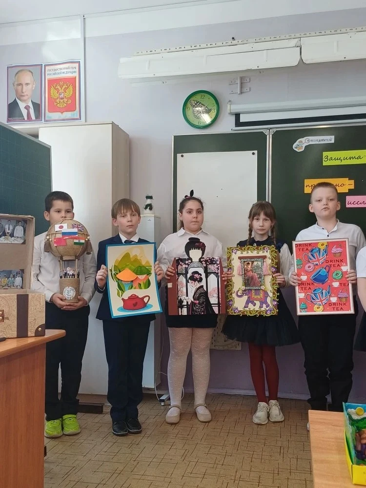 Сегодня в нашей школе особенный праздник- ежегодный конкурс проектов начальной школы. Проходит он уж