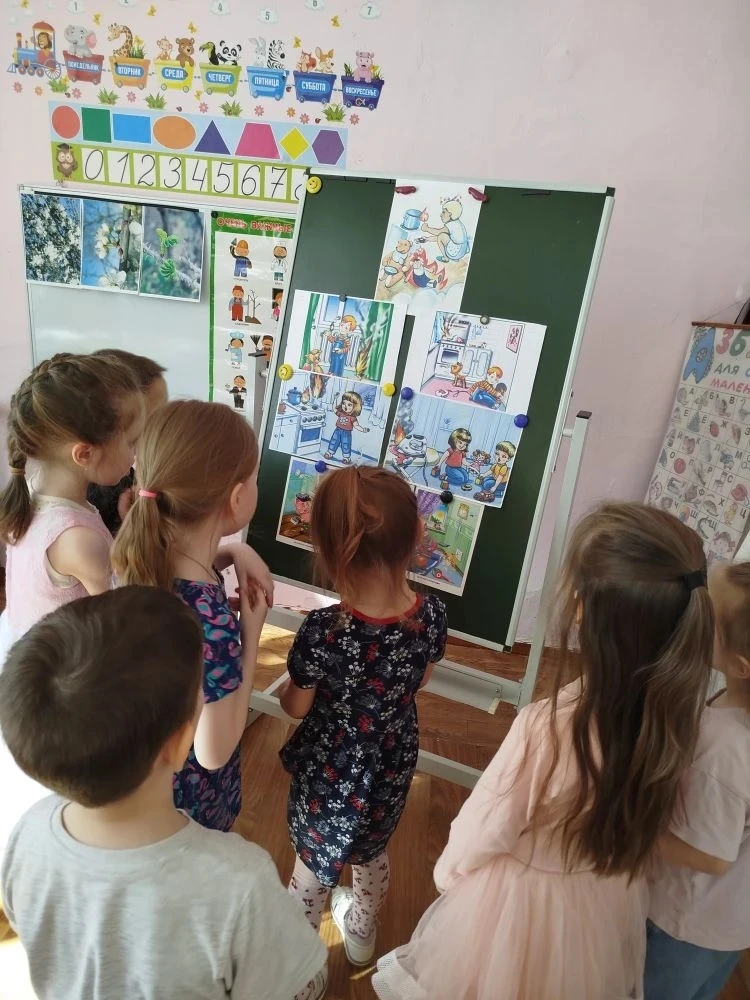 В детском саду, в каждой группе прошли беседы, обыгрывание игровой ситуации, изучение л...