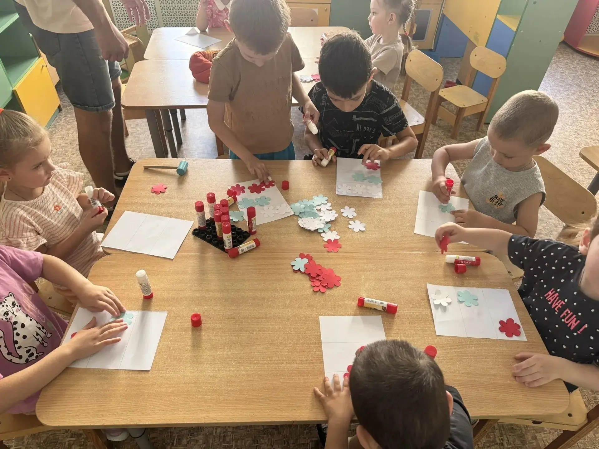 Сегодня в нашем детском саду отметили День Государственного флага РФ!