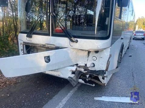 Автобус попал в массовое ДТП в Красноглинском районе Самары 5 октября. После столкновен...