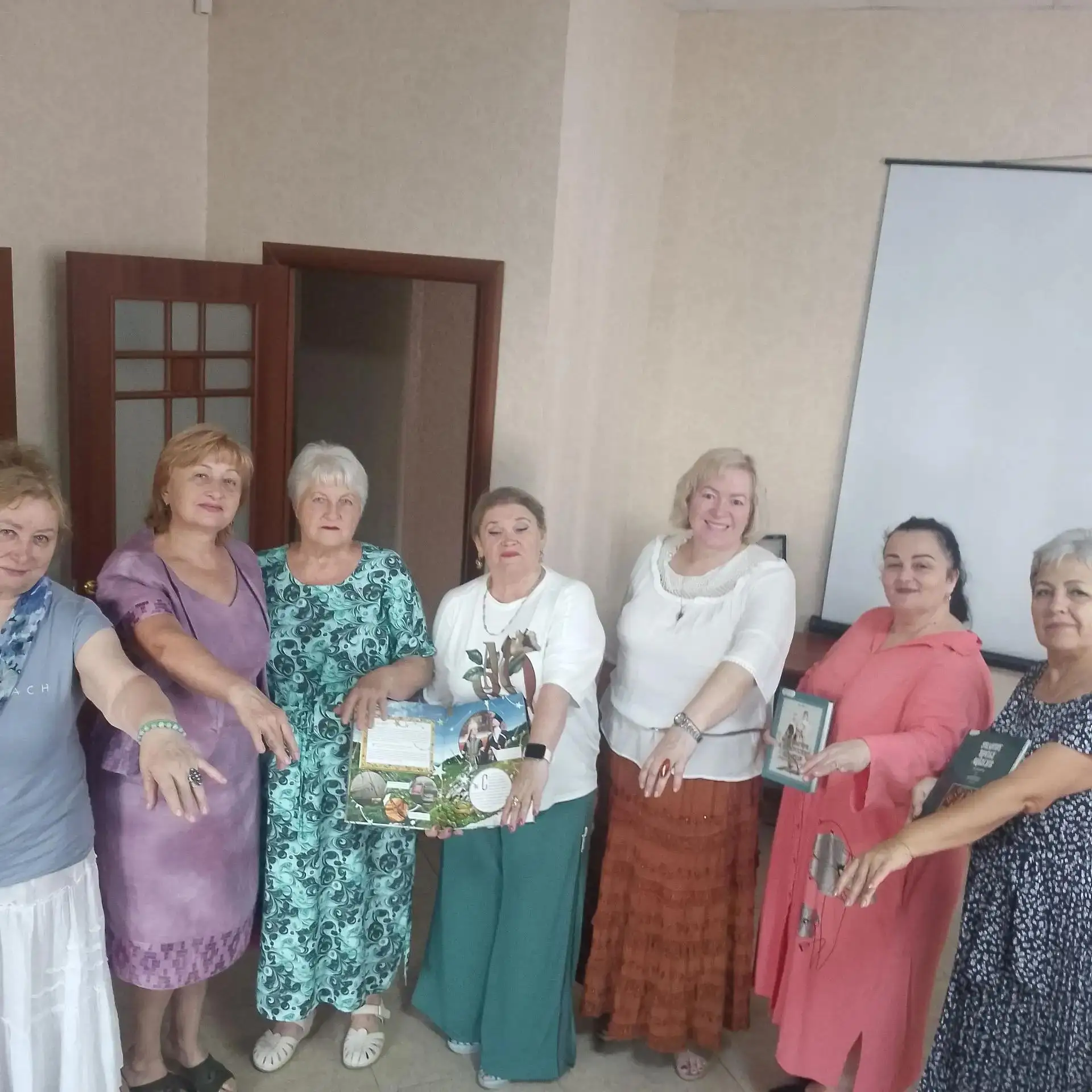 В рамках программы «Активное долголетие» в «Точке общения» для граждан возраста 55+ биб...