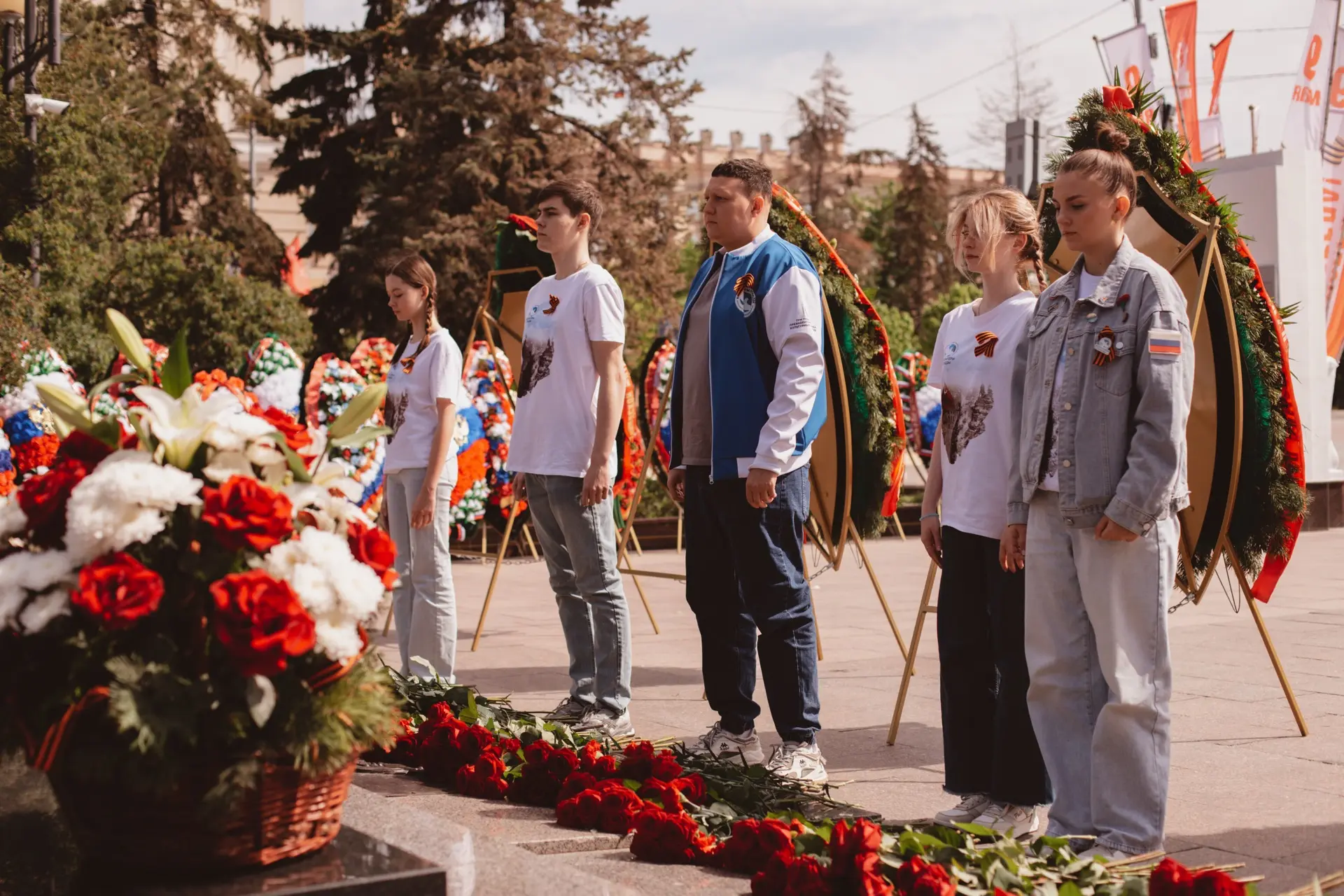 День Победы — в регионах!  ⚡️Возложение цветов к мемориалу «Скорбящая мать» прошло на Соборной площа