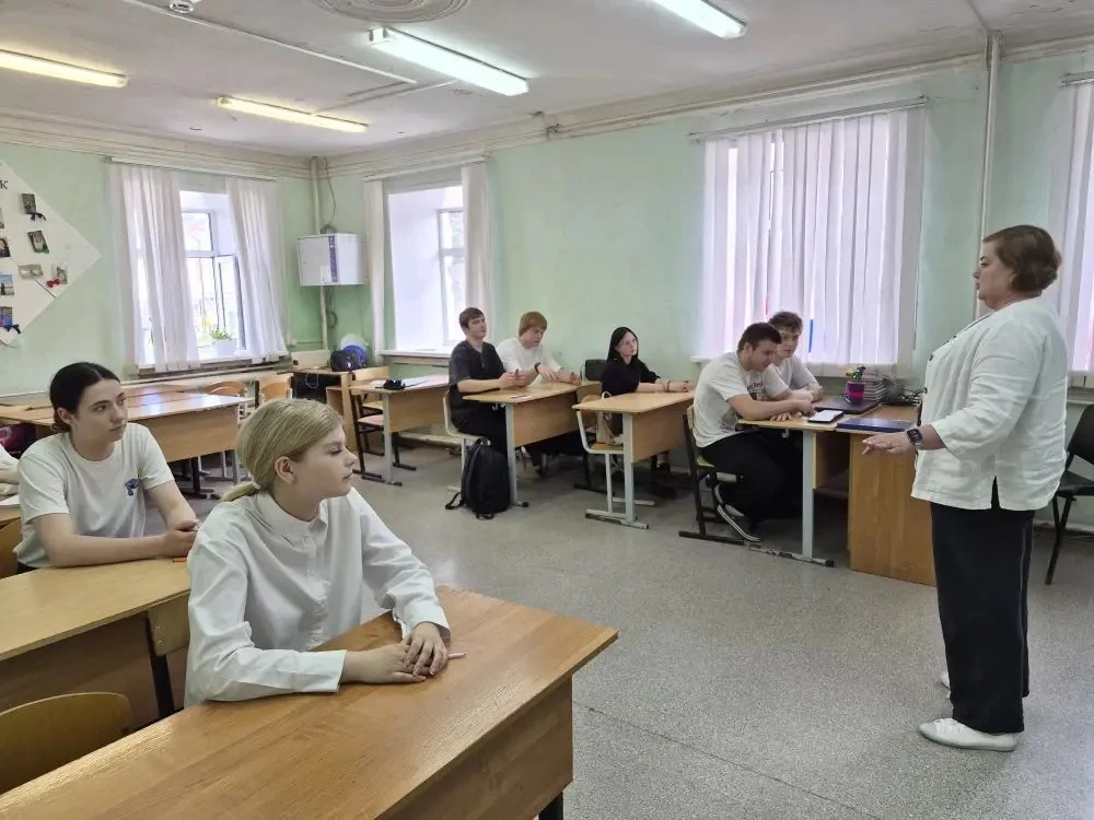 В рамках антинаркотического месячника для студентов 1–2 курсов педагог-психолог провела тренинг «Дыш