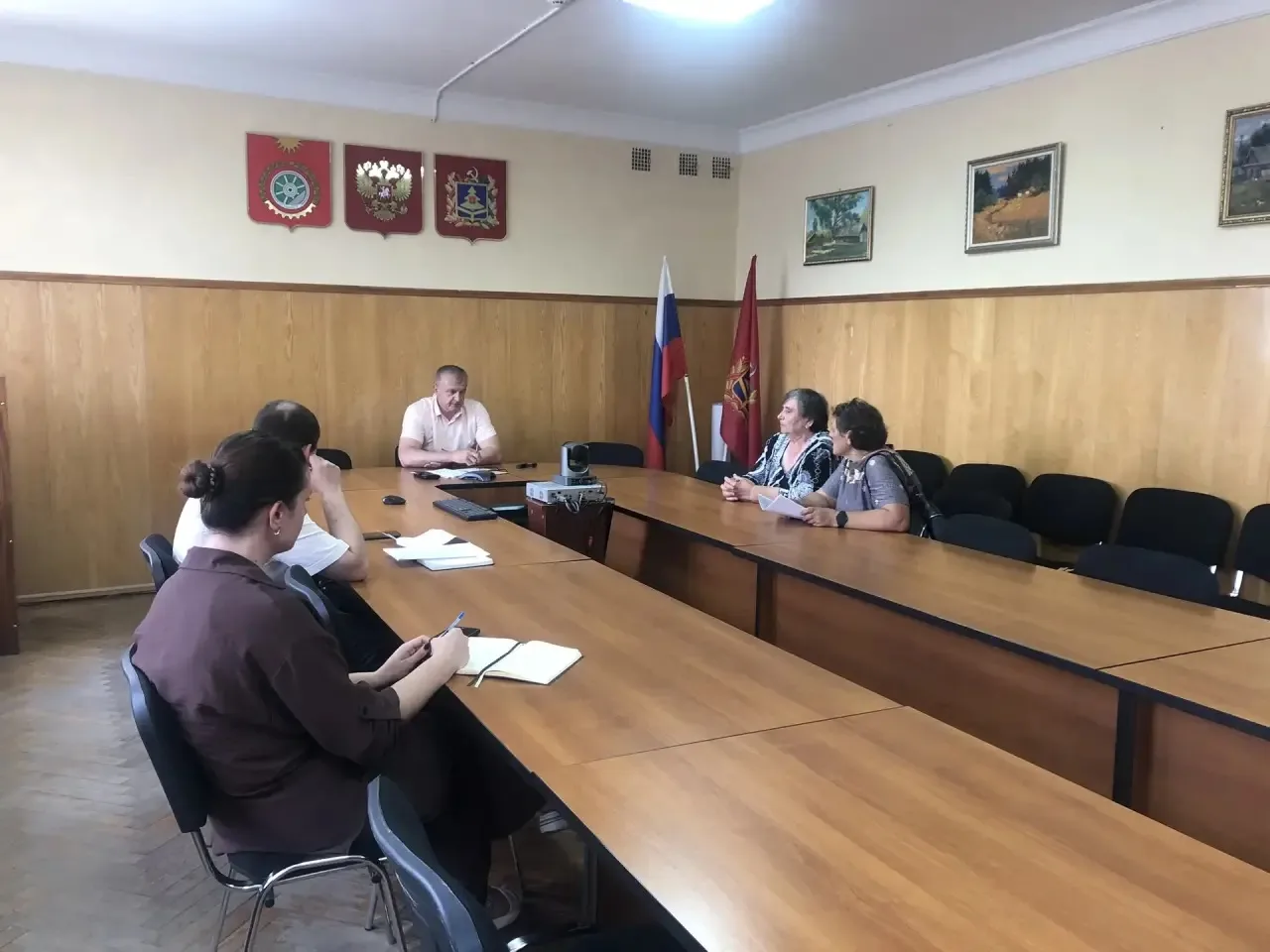 Сегодня глава администрации района Владимир Анатольевич Дуда встретился с жителями, чтобы ответить н