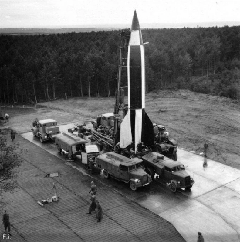 Немецкая баллистическая ракета «Фау-2» (V-2) Германия. Октябрь 1945 года.

ИСТОРИЯ | ФАКТЫ | СЕКРЕТН