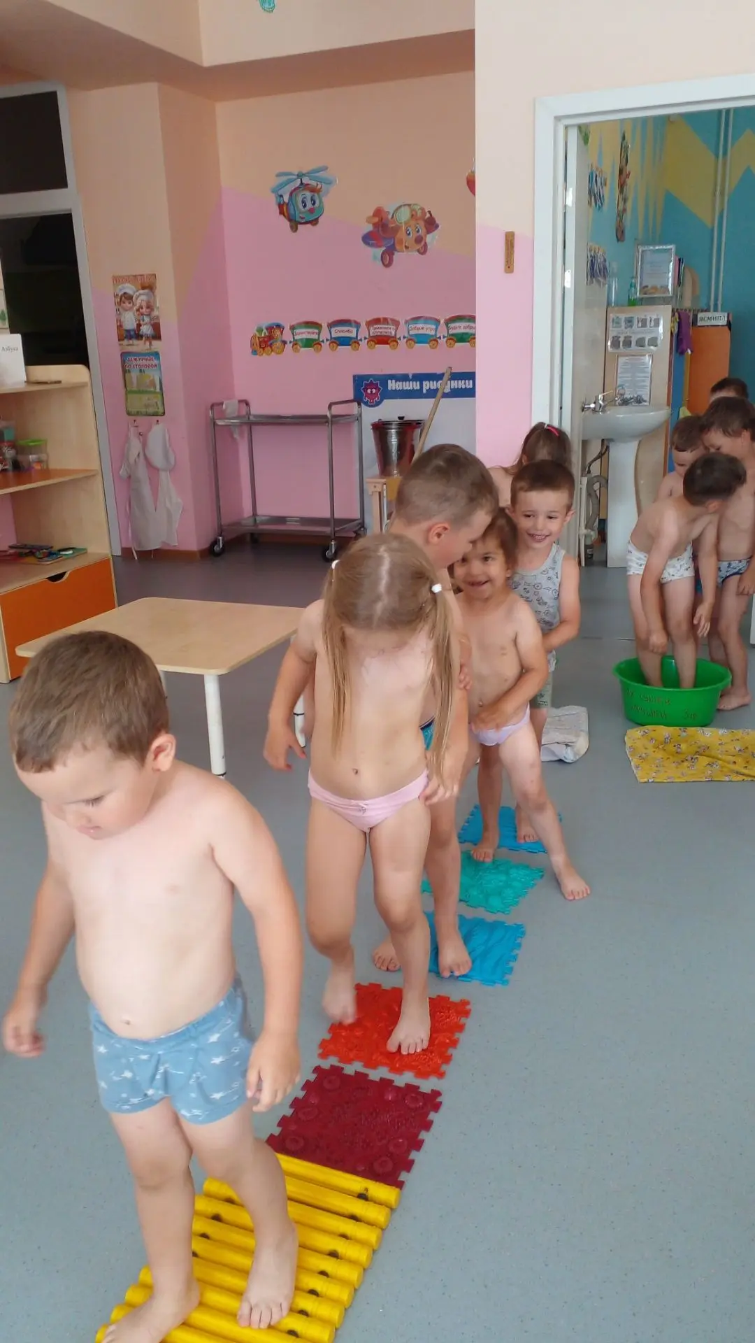 Хождение босиком считается одним из самых эффективных методов стимуляции биологически активных точек