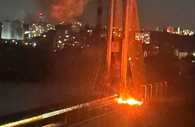 По ходу метру в Киеве кирдык завтра... Не поедет...