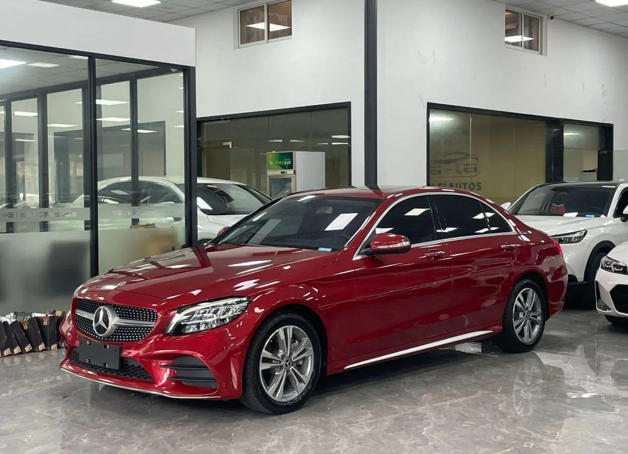 🚗 Mercedes-Benz C 200 L