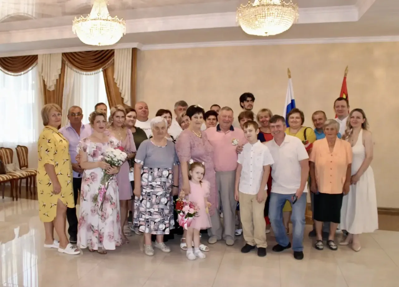 Золотая свадьба в День России: супруги Люшные вновь сказали 'Да'!

В День России, 12 июня, супруги В