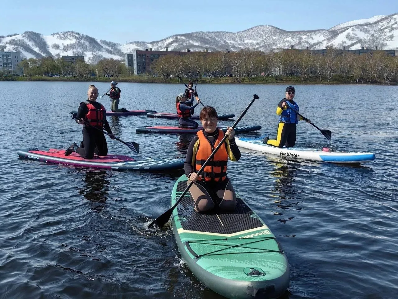 🏄‍♀️В Вилючинске прошло первое занятие по сапбордингу

🤗На озере Зеркальное состоялось первое прак