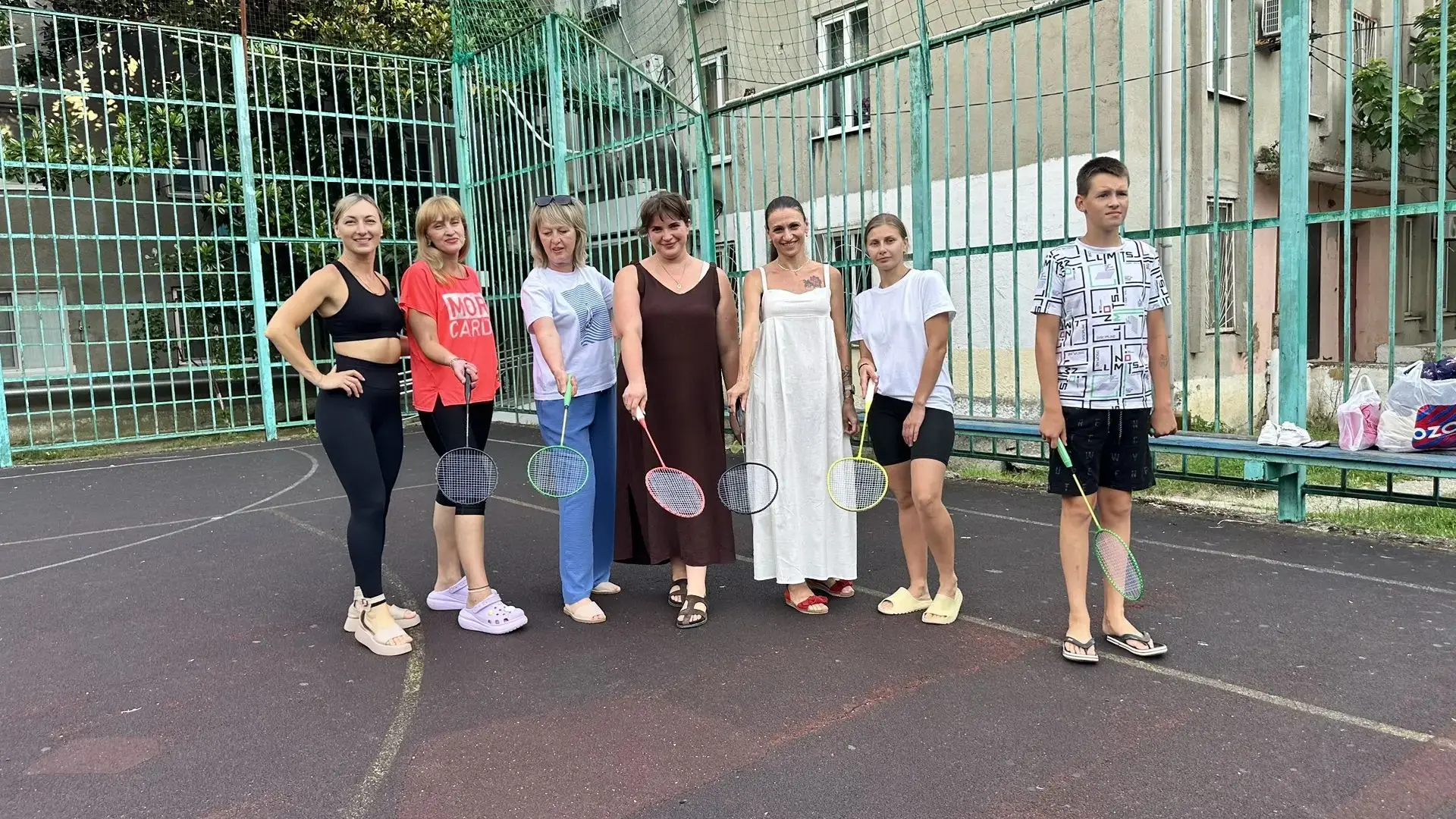 В п.Небуг на спортивной площадке прошли соревнования по бадминтону среди жителей Агойск...