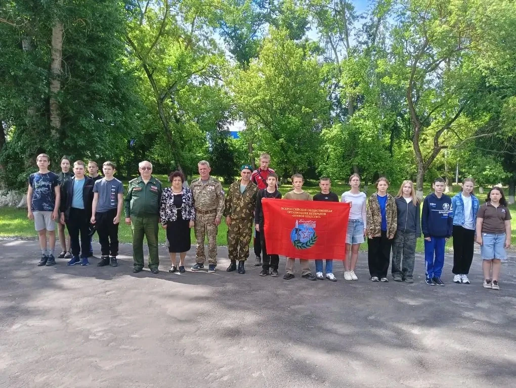 1 июня, в нашей школе состоялось открытие военно-спортивного лагеря «Защитник».