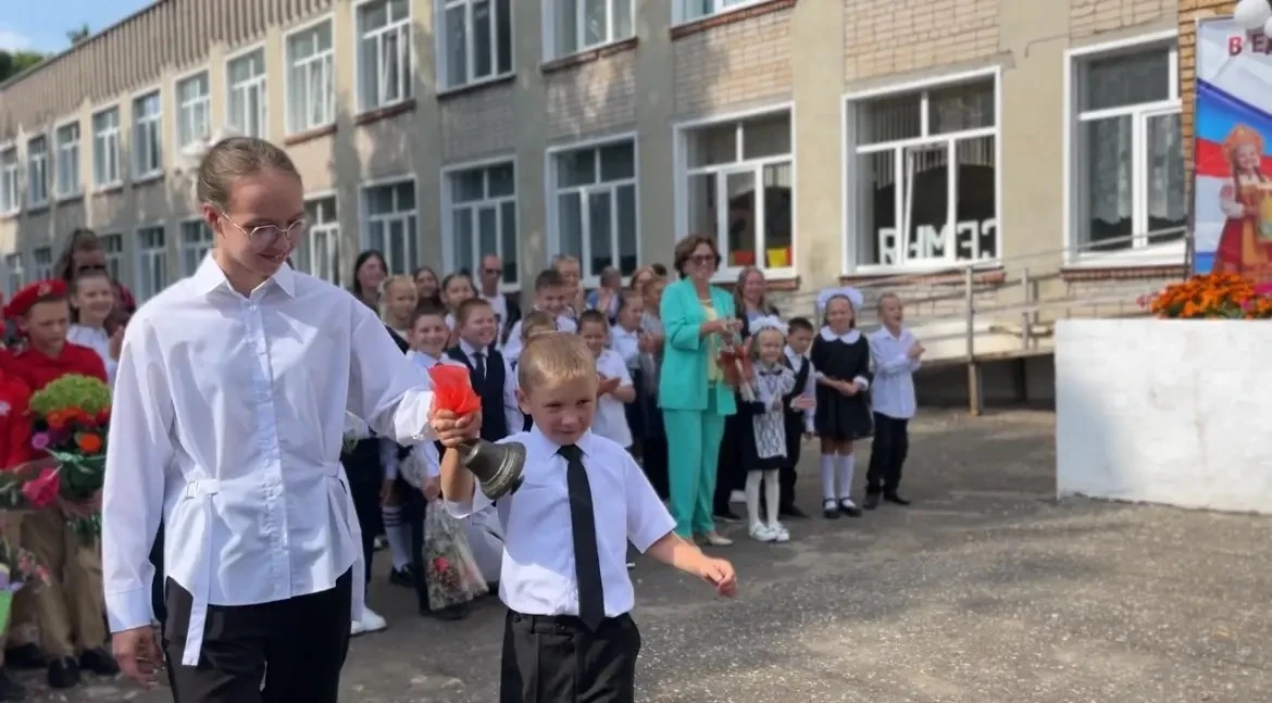 Сегодня, 1 сентября, МОУ СОШ с.Телегино распахнула двери для своих учеников. Торжествен...