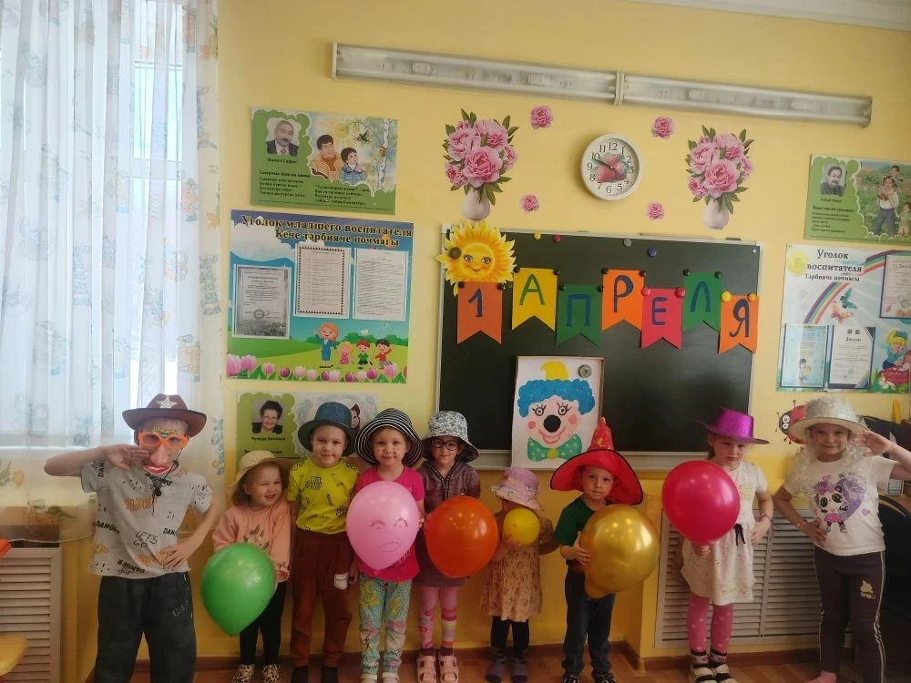 День смеха в детском саду это всегда яркое и весёлое событие. Улыбки, шутки и смех напо...