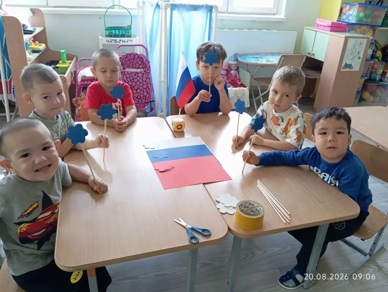 🇷🇺В честь одного из главных государственных праздников — Дня Государственного флага Р...