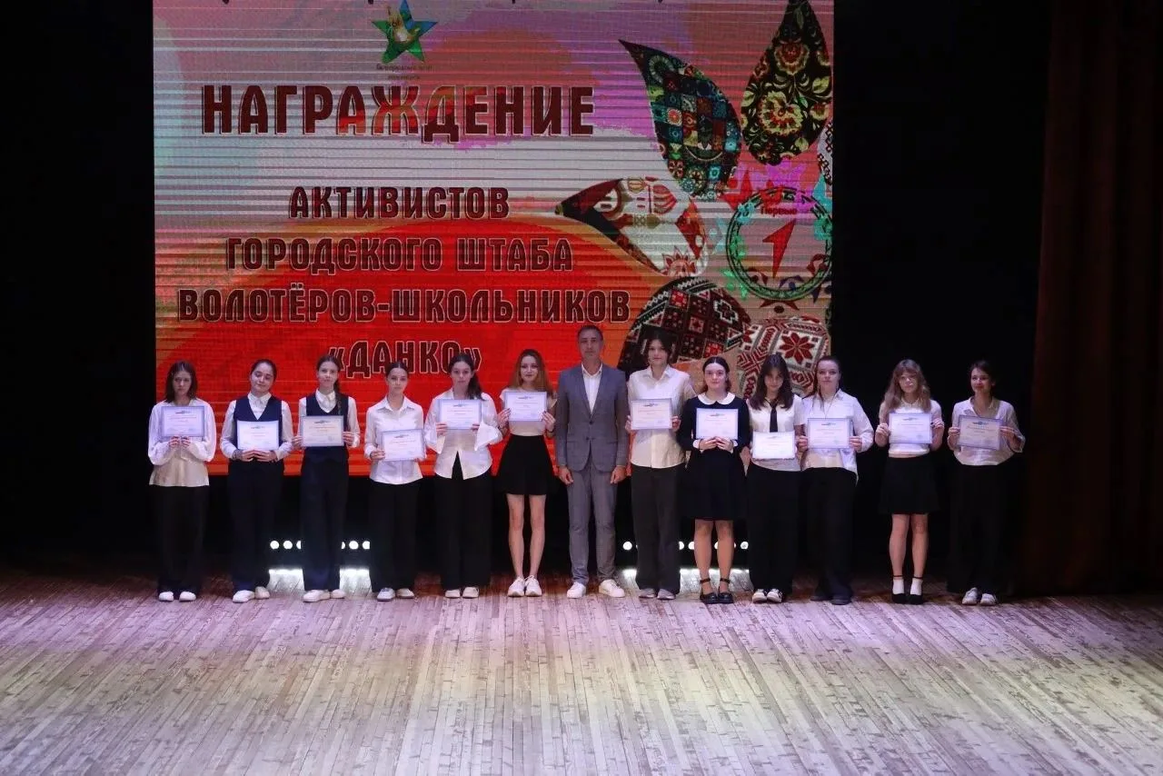 Достижения наших обучающихся. 8 "В" класс. Кл. рук-ль: Новак Д.А.  19 мая, в День детских общественн