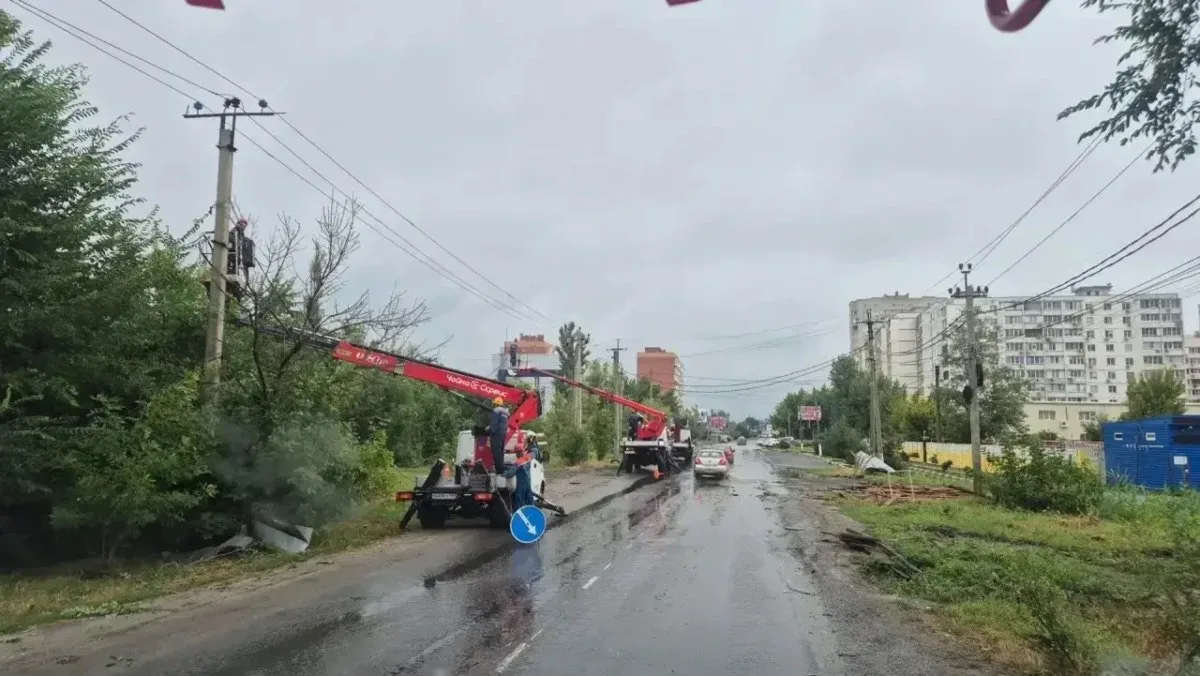 Свет вернули еще 450 абонентам Батайска

Энергетики продолжают восстанавливать электроснабжение посл