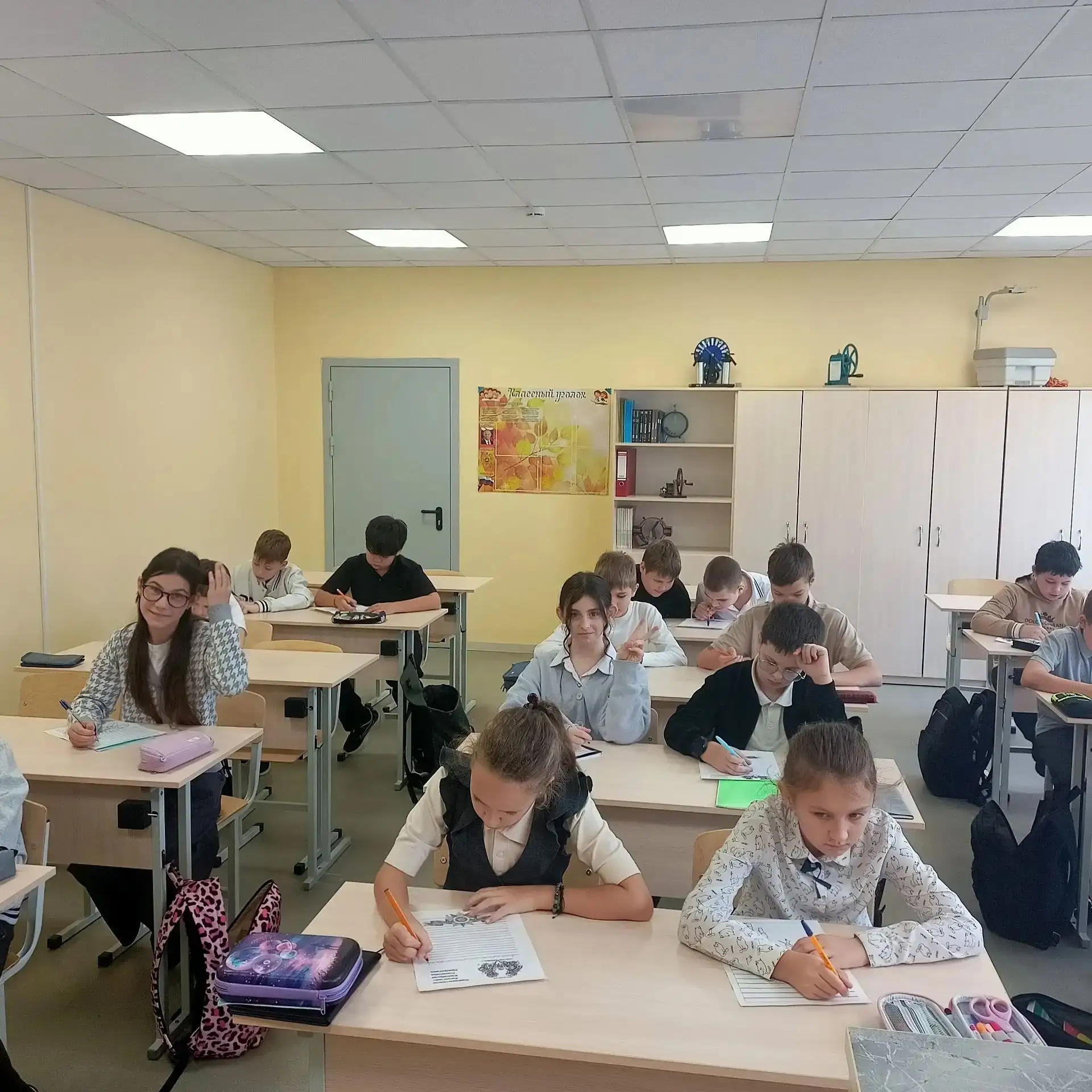 «Весточка Герою» от 5 «В»: Тепло детских сердец для защитников. Сегодня в стенах МОУ СО...