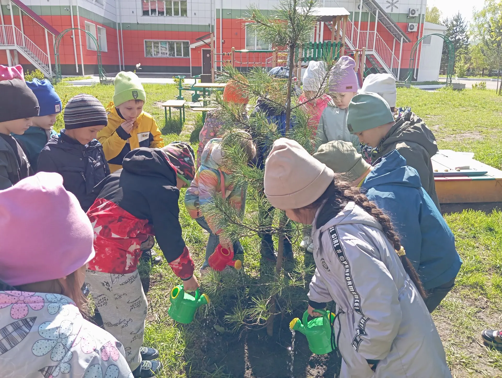 🌿 Экологическая акция «Посади дерево» прошла на территории нашего детского сада! 🌿15 ...