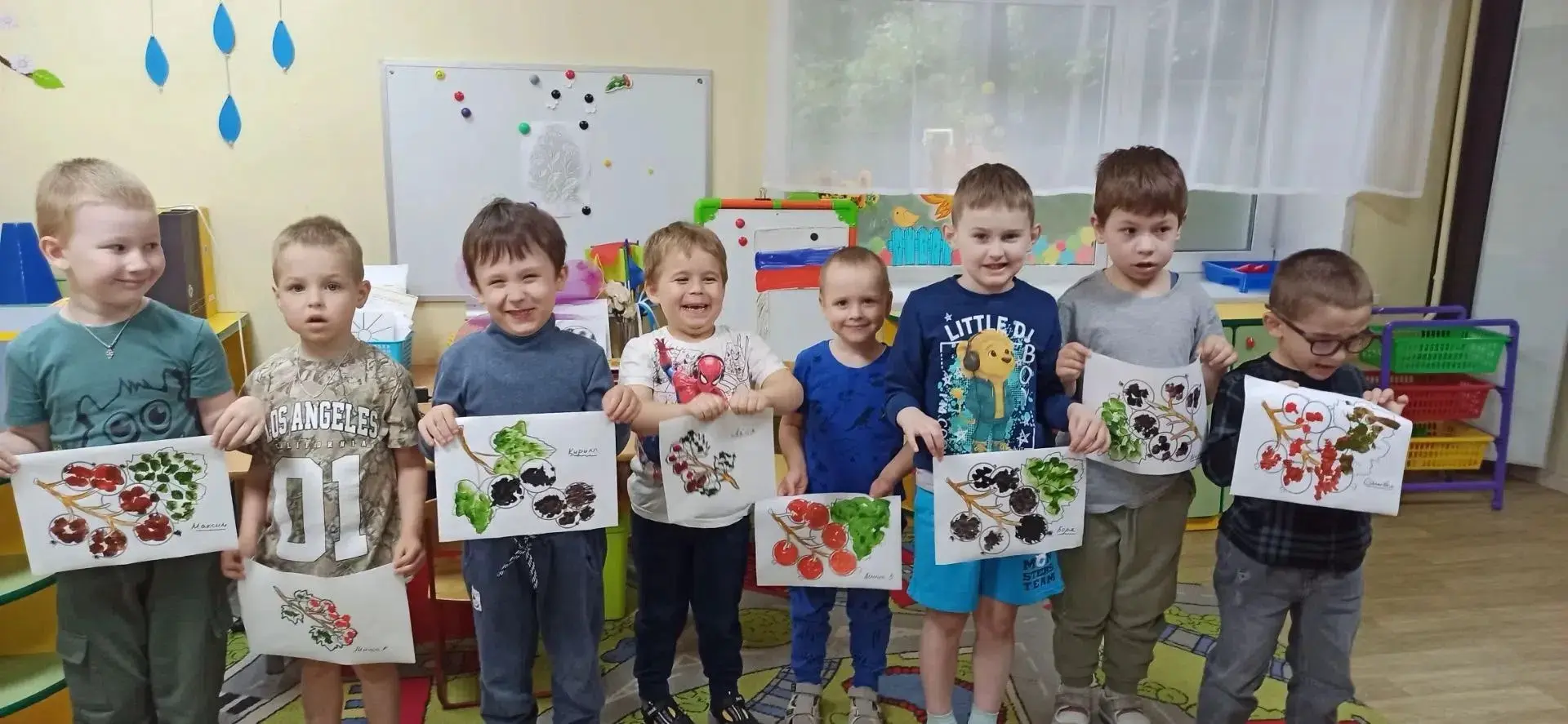 🌿 «День Смородины» в группе «Цыплёнок» 🍇

Сегодня наш день был наполнен ароматами лета и теплом ро