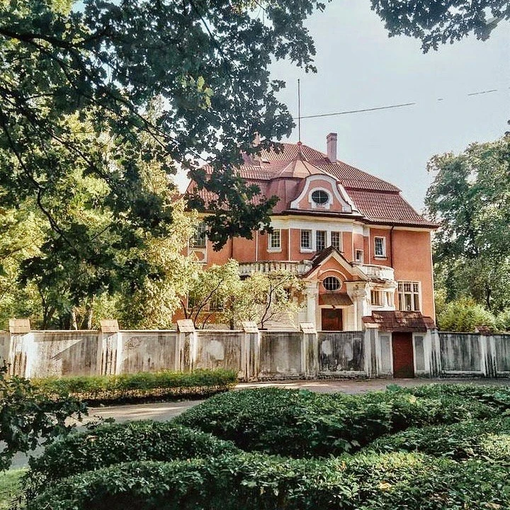 Экскурсионные прогулки по историческому району Амалиенау проводятся в Калининграде на р...