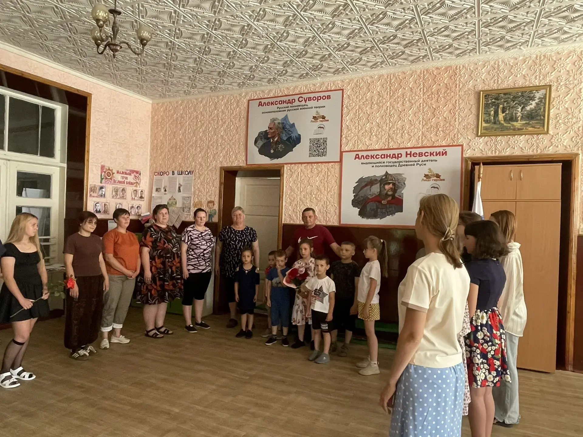 Сегодня ученики нашей школы поучавствовали в открытии проекта "Лица героев". На линейке...