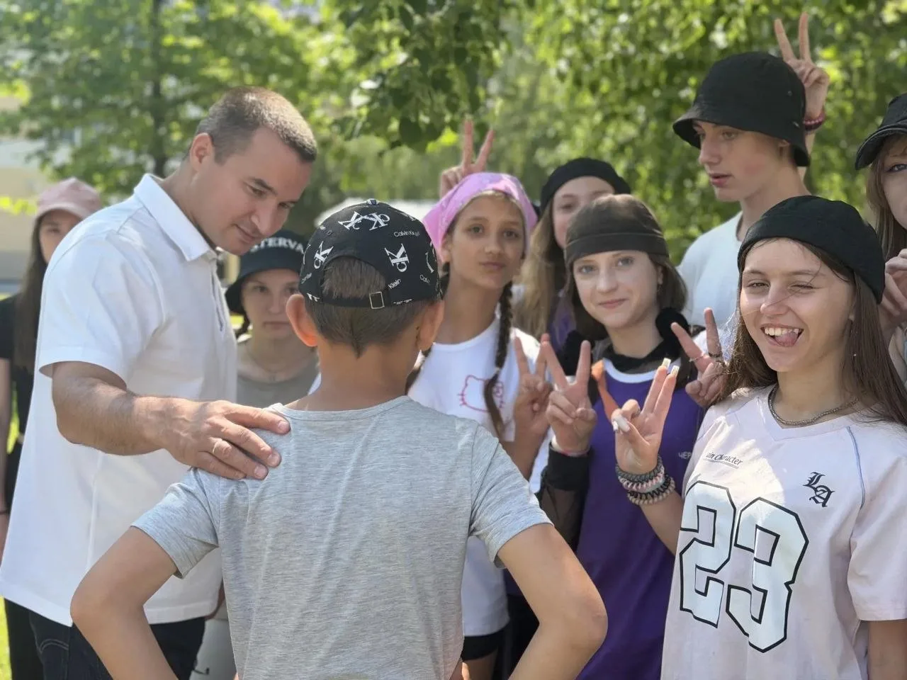 🌊🌴 Для ребят из Лисичанска и Рубежного это лето начинается с незабываемых эмоций. Прямо в День Рос