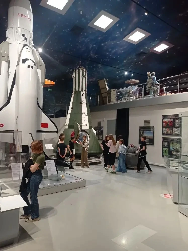 Экскурсия 5В и 5Г классов в Музей космонавтики: путешествие к звёздам  🚀 15 мая ученики 5В и 5Г клас