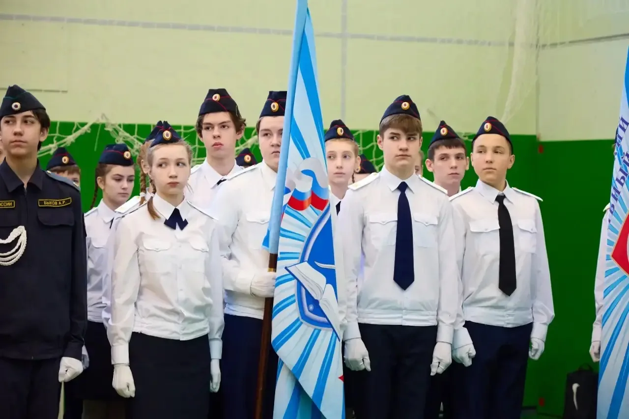 «Равняйсь! Смирно!»: В Дубровке прошёл районный конкурс «Смотра строя и песни кадетских классов».  🎉