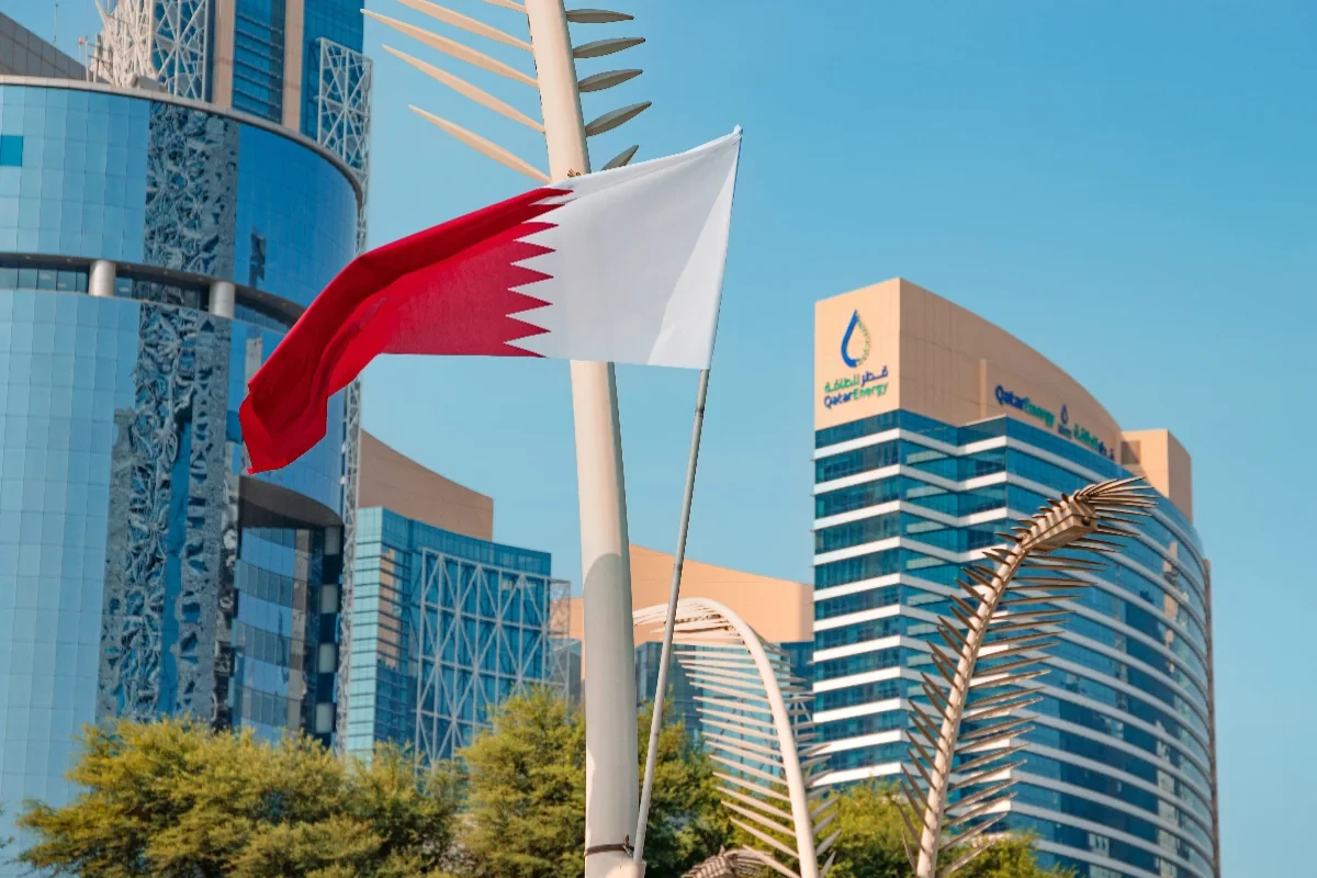 QatarEnergy продлил форс-мажор до середины августа  Катарская энергетическая компания QatarEnergy за