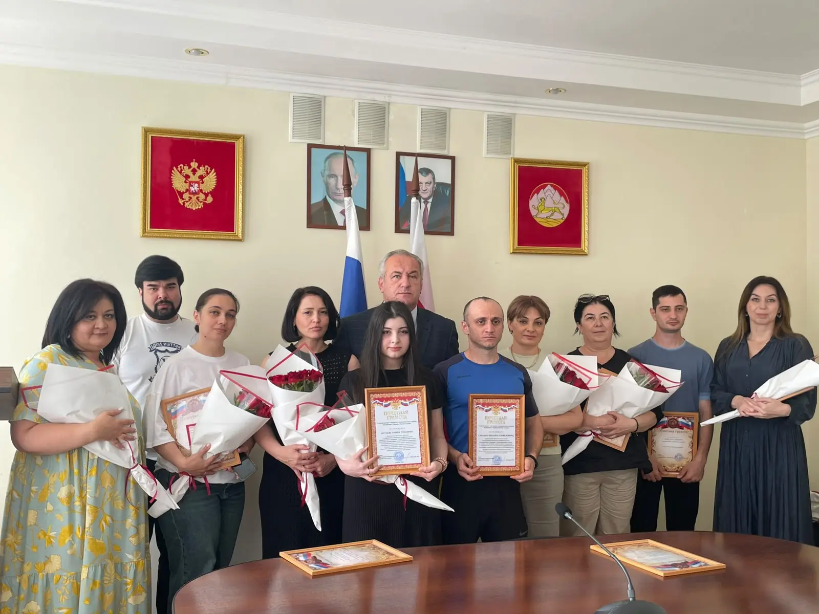В малом зале АМС Алагирского муниципального района состоялась  торжественная церемония ...