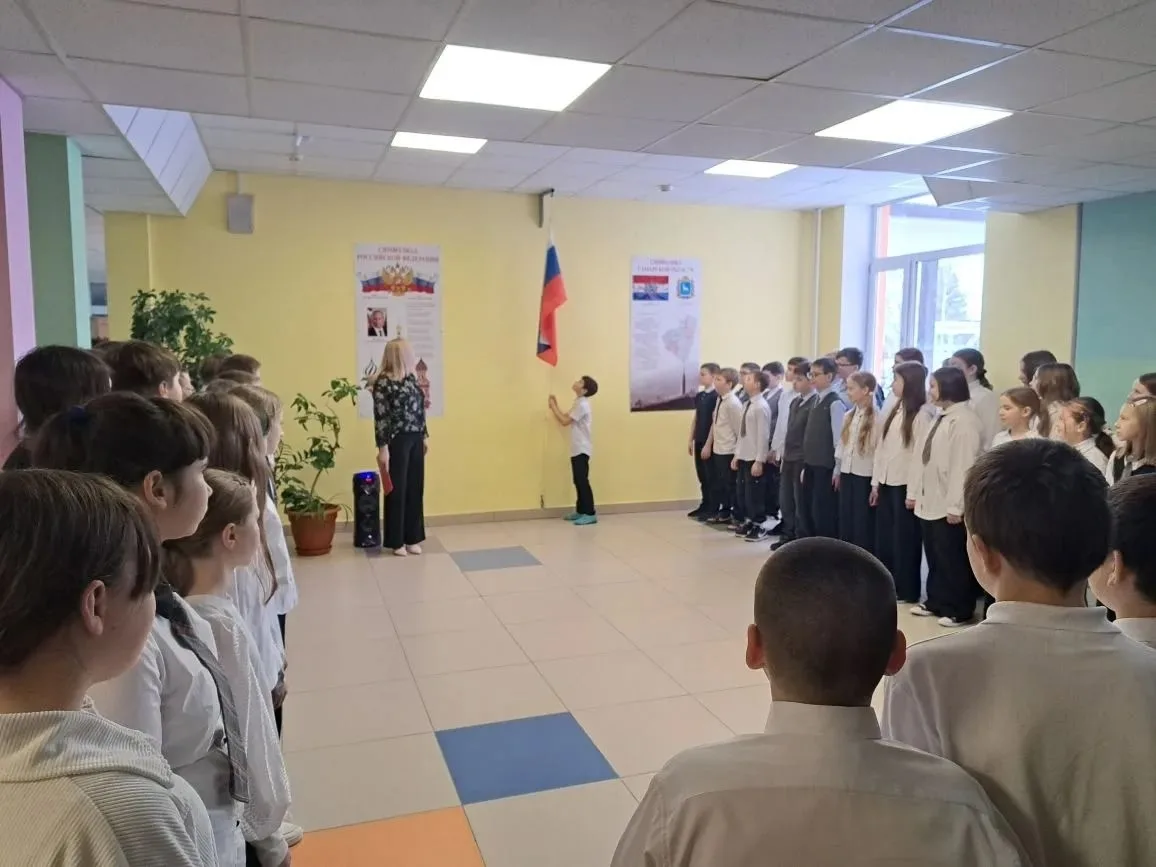 Торжественная линейка, объединившая больше 100 пятиклассников!    2 марта в школе прошла церемония п