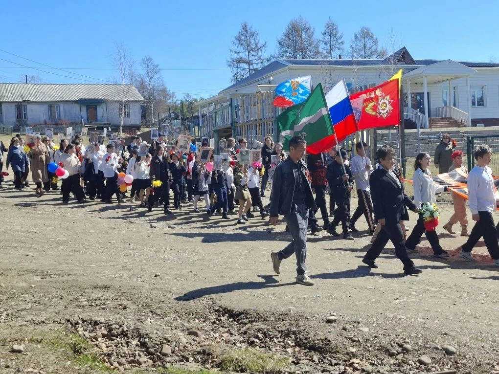 🇷🇺 День Победы в Усть-Нюкже!  Торжественный митинг, приуроченный к 9 Мая, объединил жителей Усть-Нюк