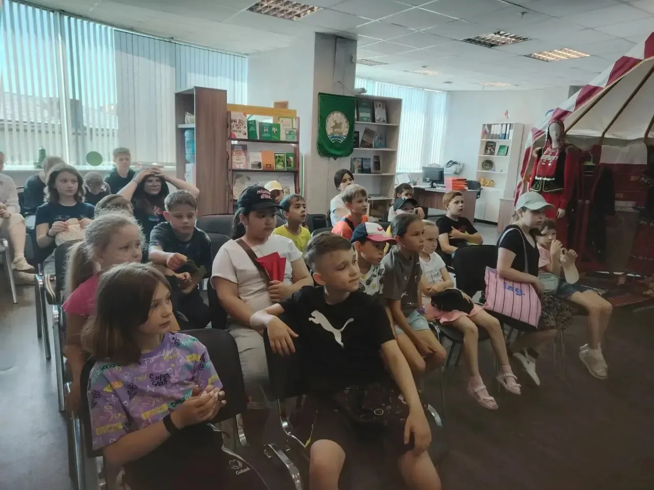 В ритме танца🎶 

Вчера в школьном лагере день начался с бодрой зарядки и прошло награждение за лучш